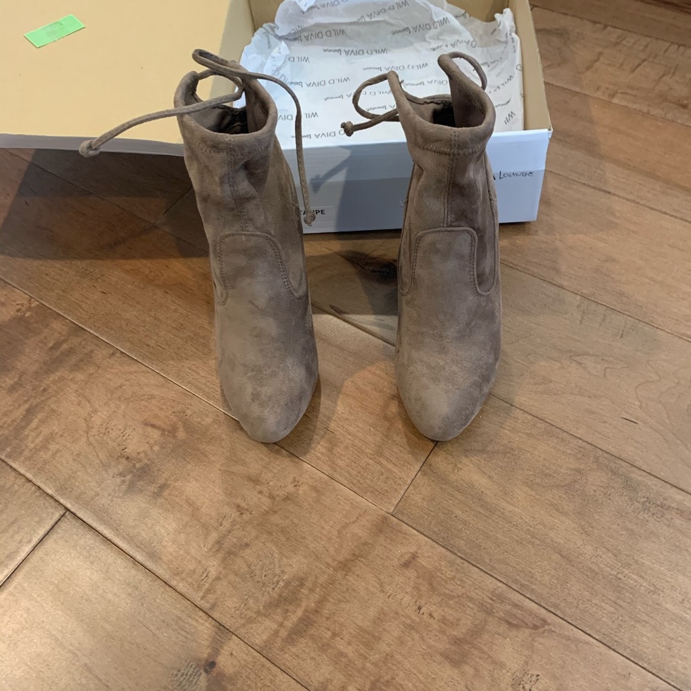 Wild Diva Lounge taupe booties